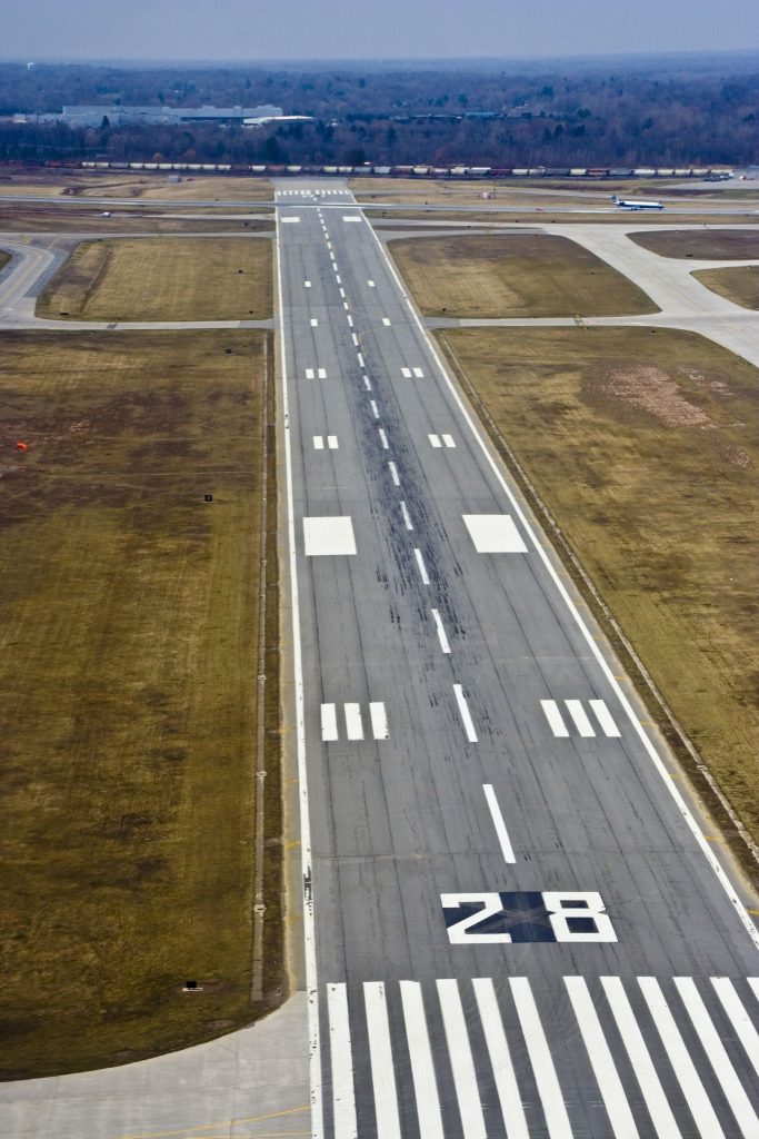 Runway Landing 43703839 feiuak 4